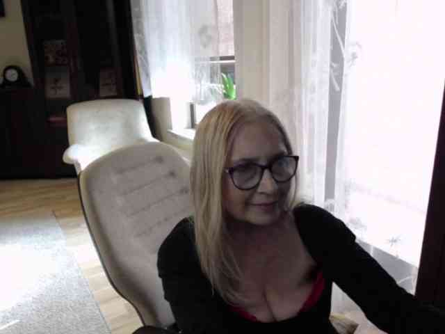 BlondeSofia webcam