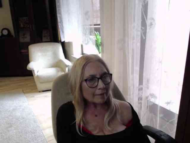 BlondeSofia webcam