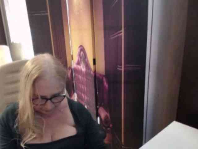 BlondeSofia webcam