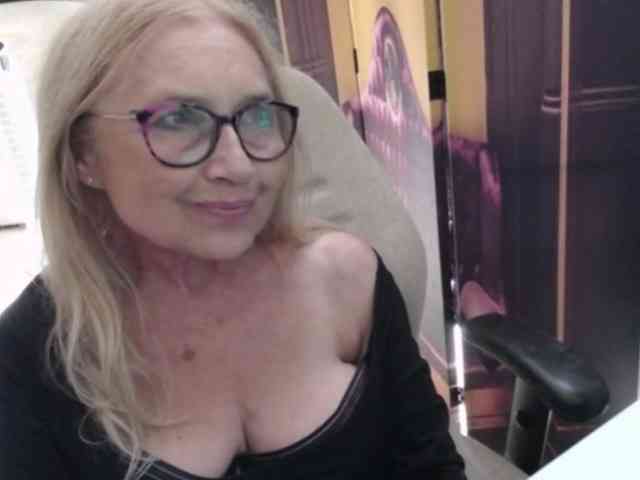 Model: BlondeSofia