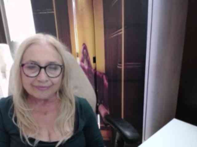 BlondeSofia webcam
