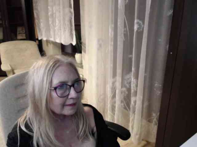 BlondeSofia webcam