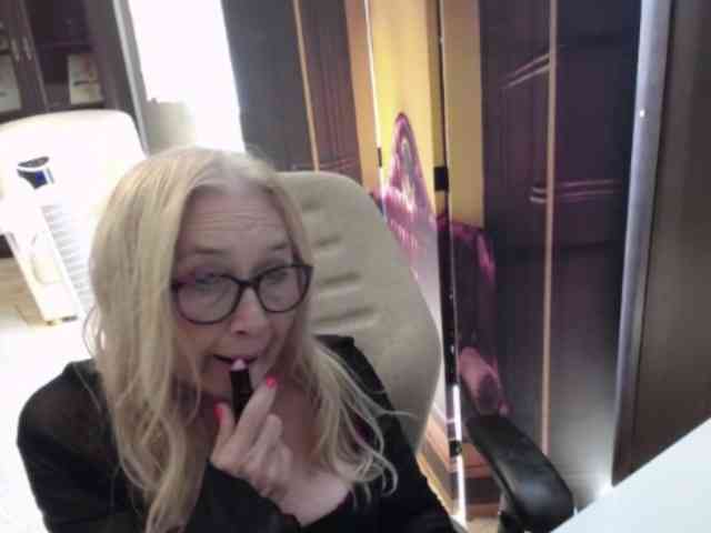 BlondeSofia webcam
