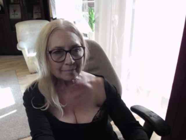 Model: BlondeSofia