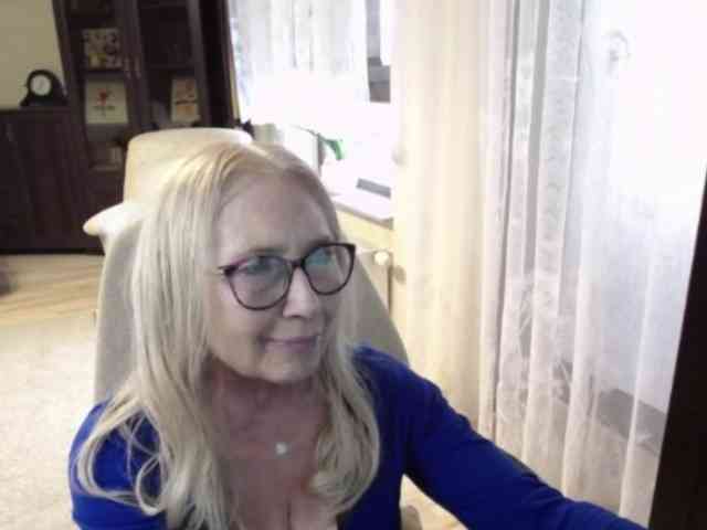 BlondeSofia webcam