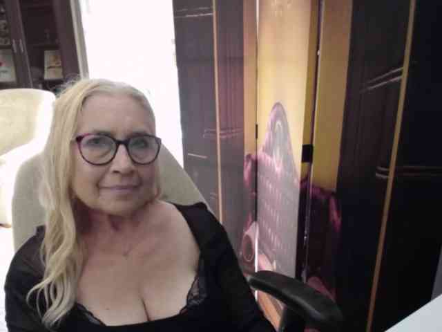 BlondeSofia webcam