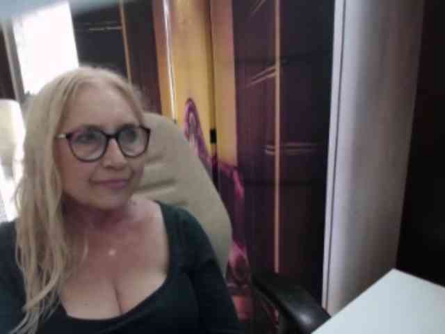 BlondeSofia webcam