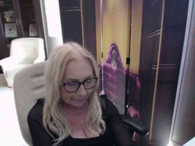 BlondeSofia webcam