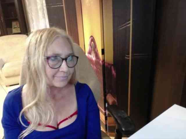 BlondeSofia webcam