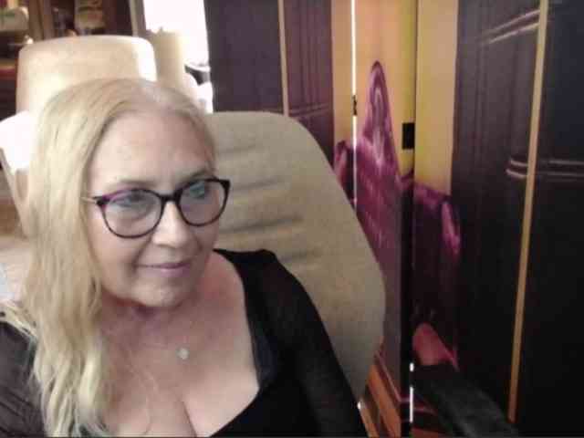 BlondeSofia webcam