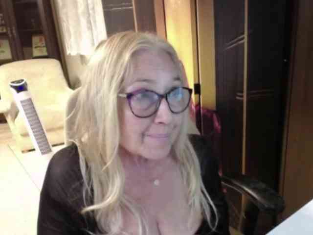 BlondeSofia webcam