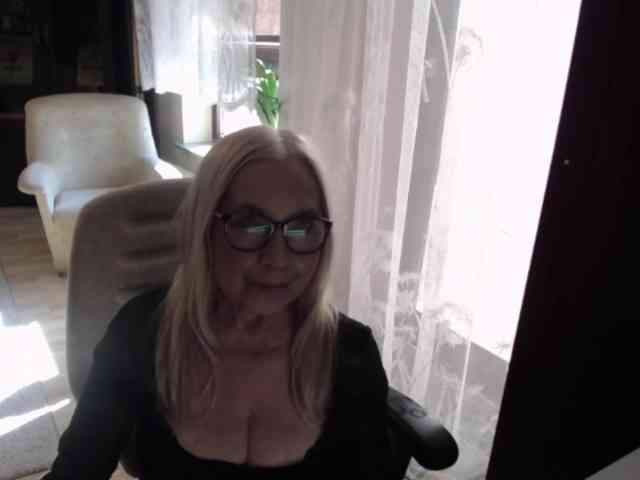 BlondeSofia webcam