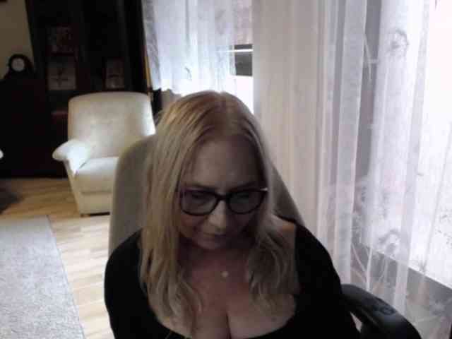 BlondeSofia webcam