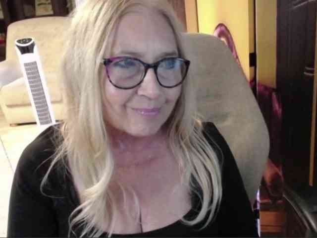 BlondeSofia webcam