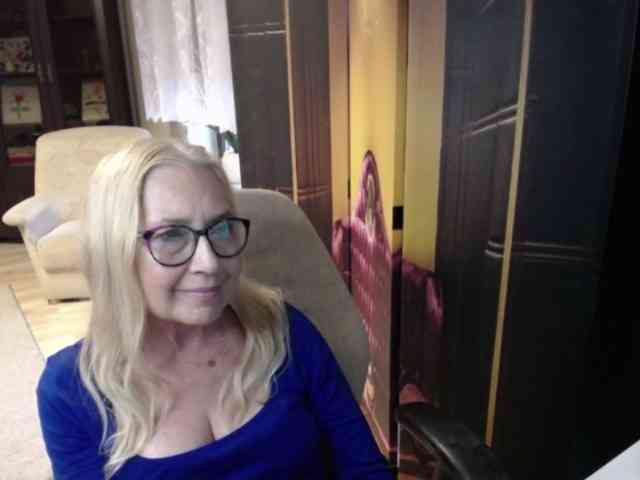 BlondeSofia webcam
