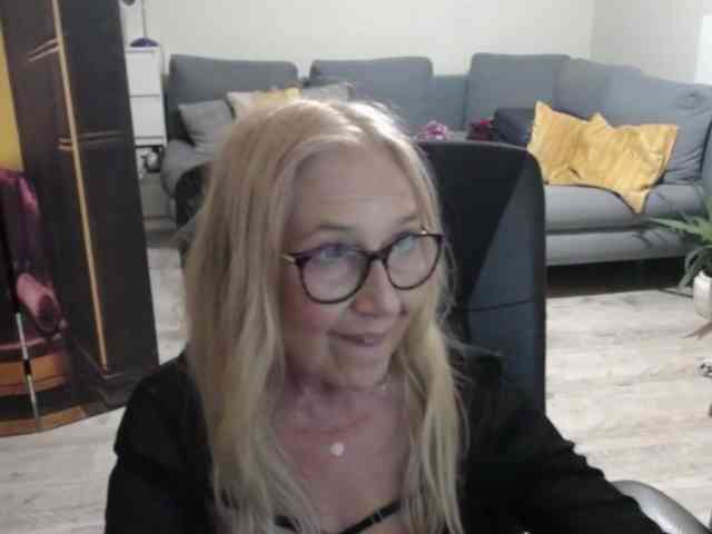 BlondeSofia webcam