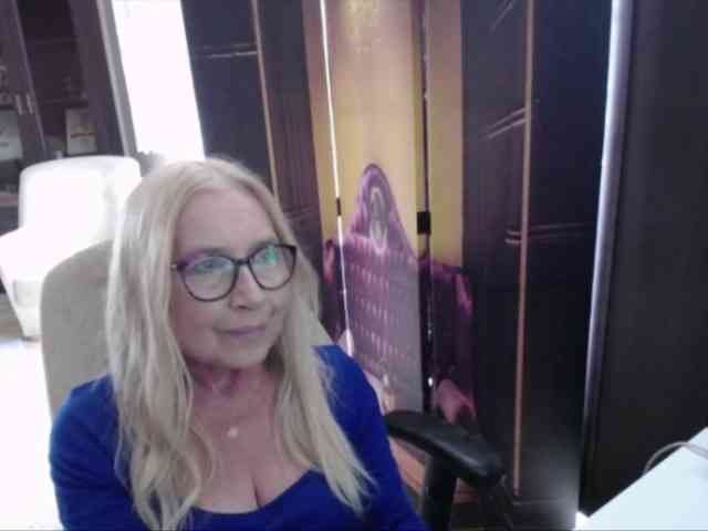BlondeSofia webcam