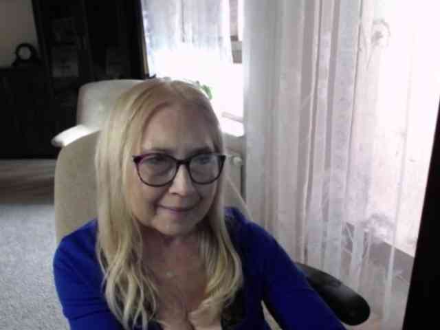 BlondeSofia webcam