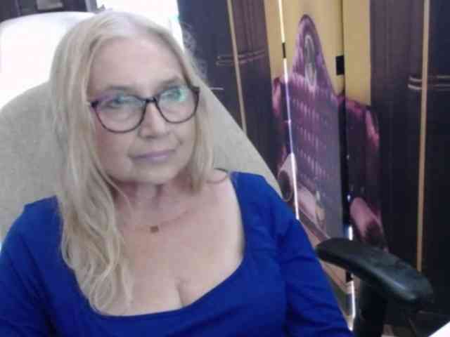 BlondeSofia webcam