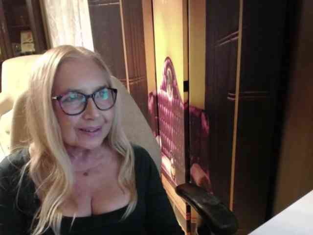 BlondeSofia webcam