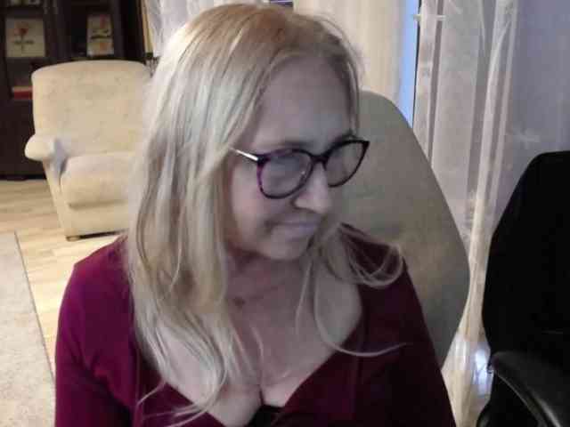 BlondeSofia webcam