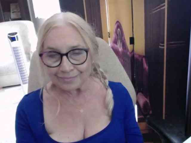 BlondeSofia webcam