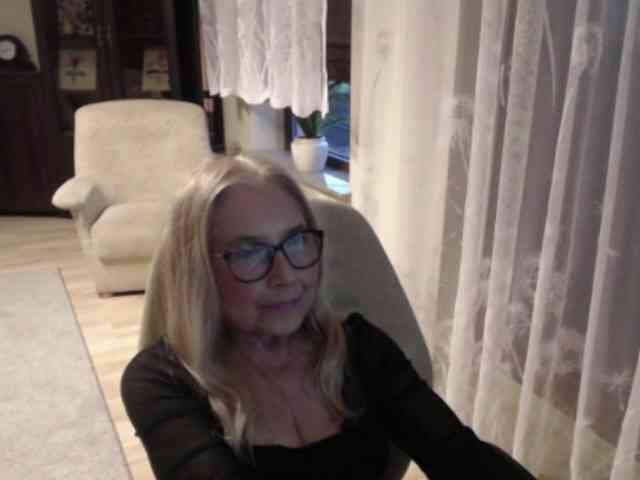 BlondeSofia webcam