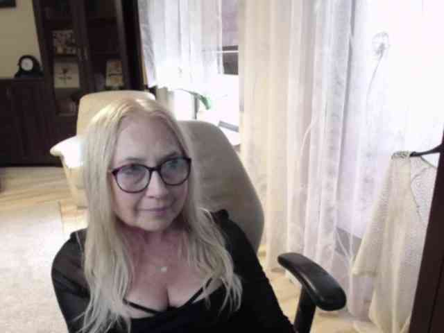 BlondeSofia webcam