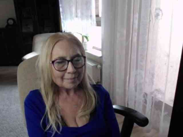 BlondeSofia webcam