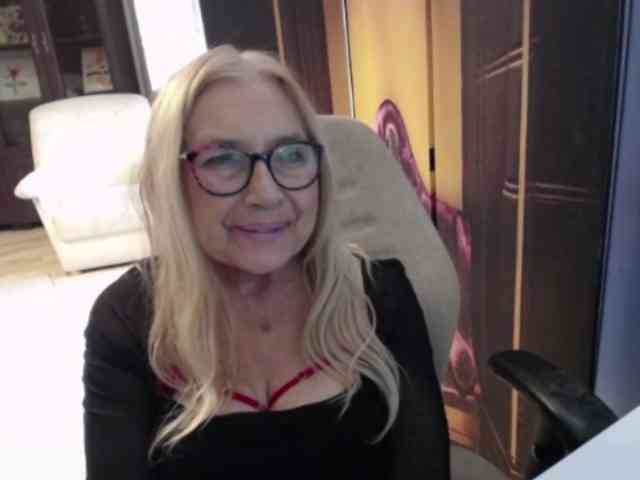 BlondeSofia webcam