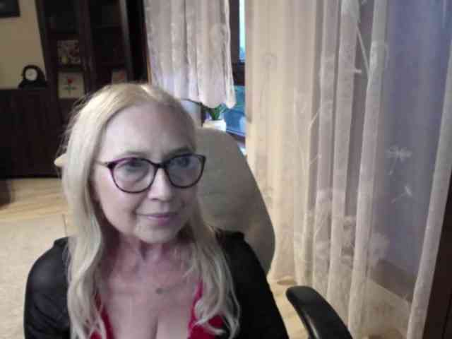 BlondeSofia webcam