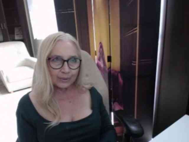 BlondeSofia webcam
