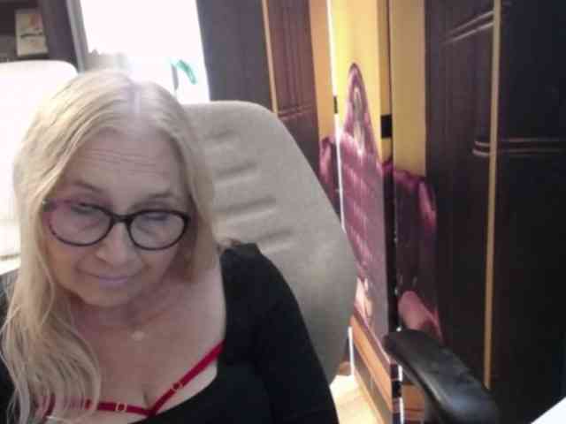 BlondeSofia webcam