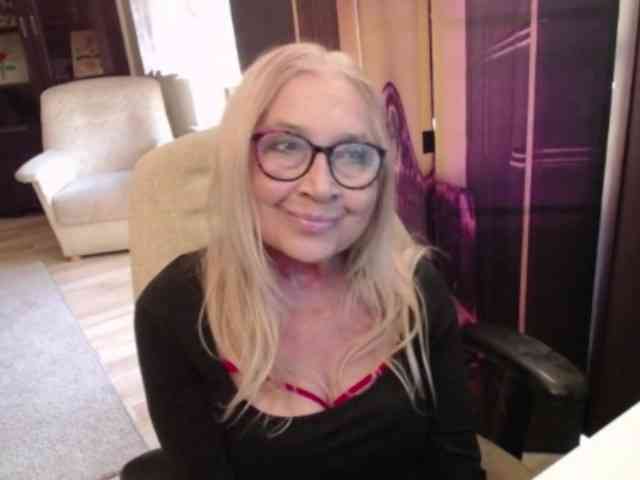 BlondeSofia webcam