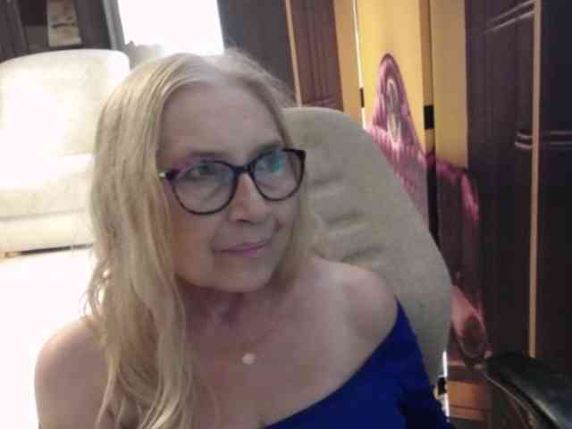 BlondeSofia webcam