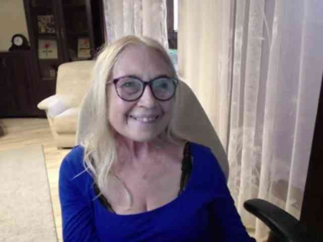 BlondeSofia webcam