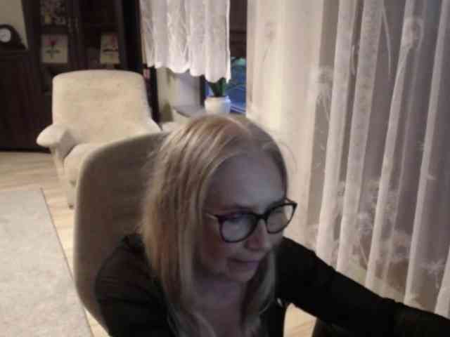 BlondeSofia webcam