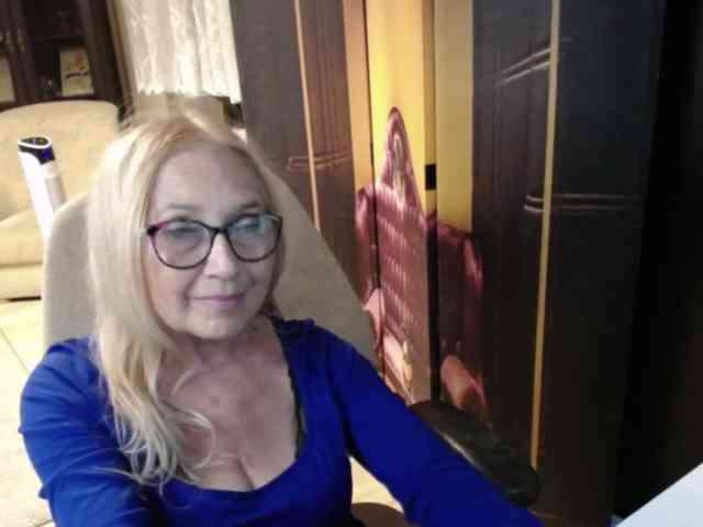 BlondeSofia webcam
