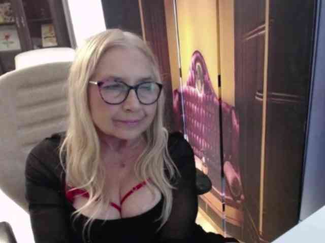 BlondeSofia webcam