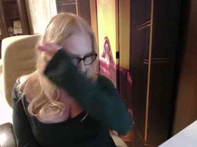 BlondeSofia webcam
