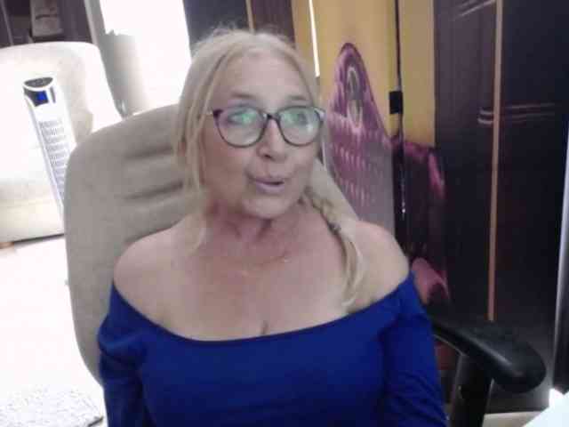 BlondeSofia webcam