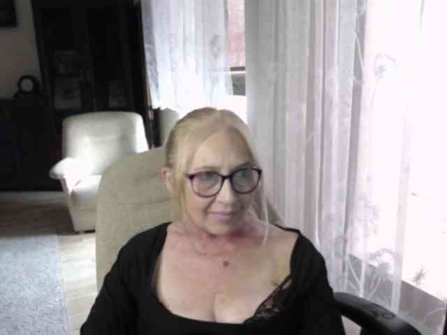 BlondeSofia webcam