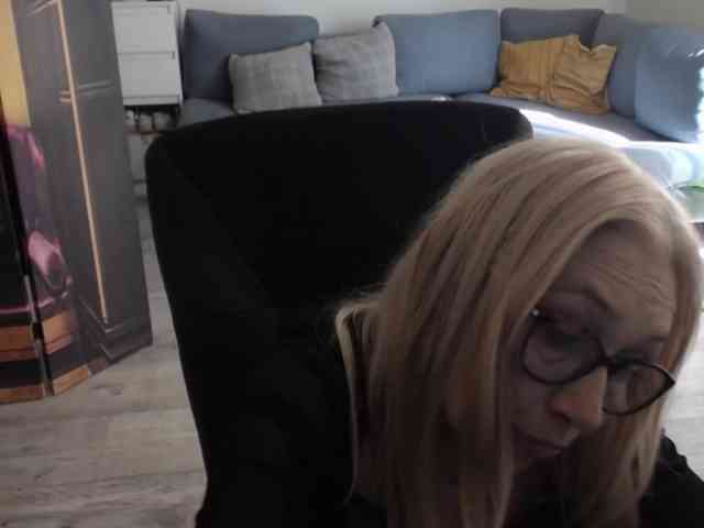 BlondeSofia webcam