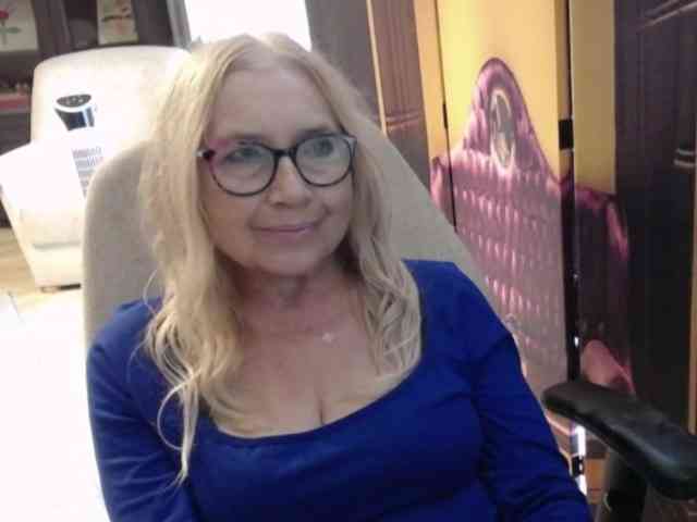 BlondeSofia webcam