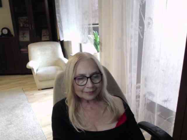 Model: BlondeSofia
