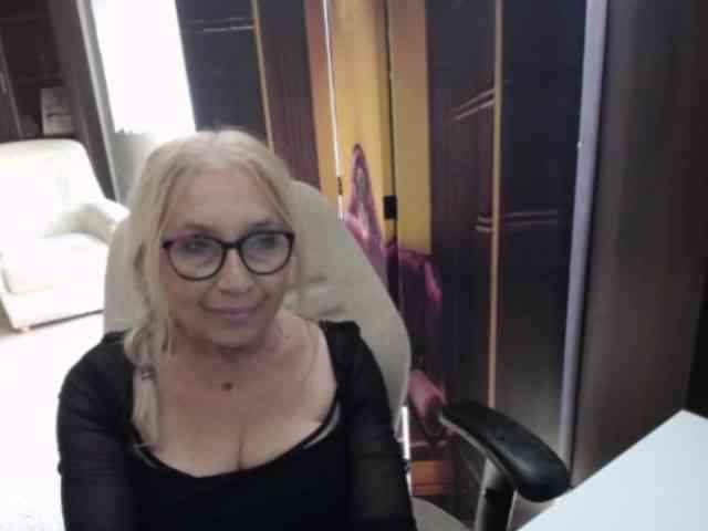 BlondeSofia webcam
