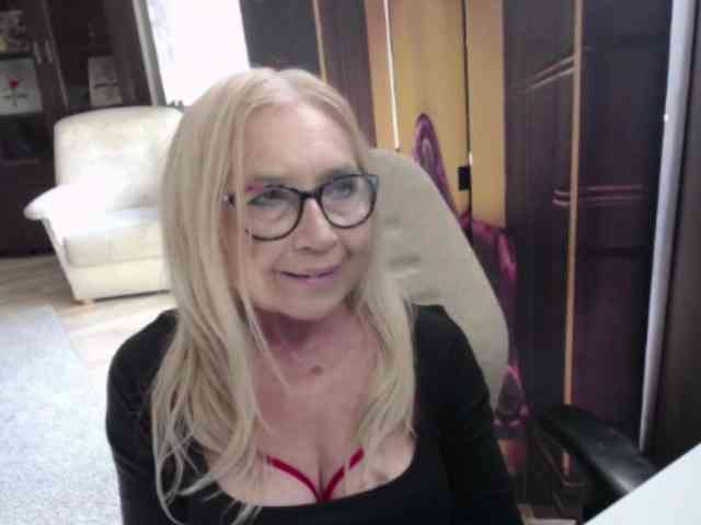 Model: BlondeSofia