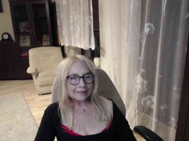BlondeSofia webcam