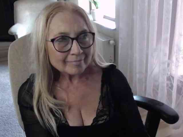 BlondeSofia webcam
