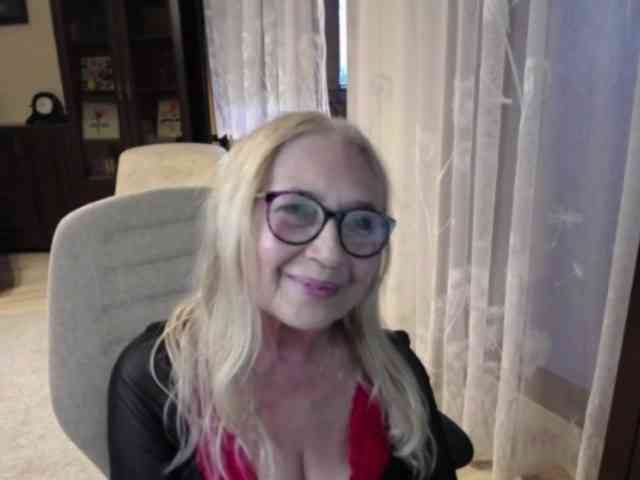 Model: BlondeSofia